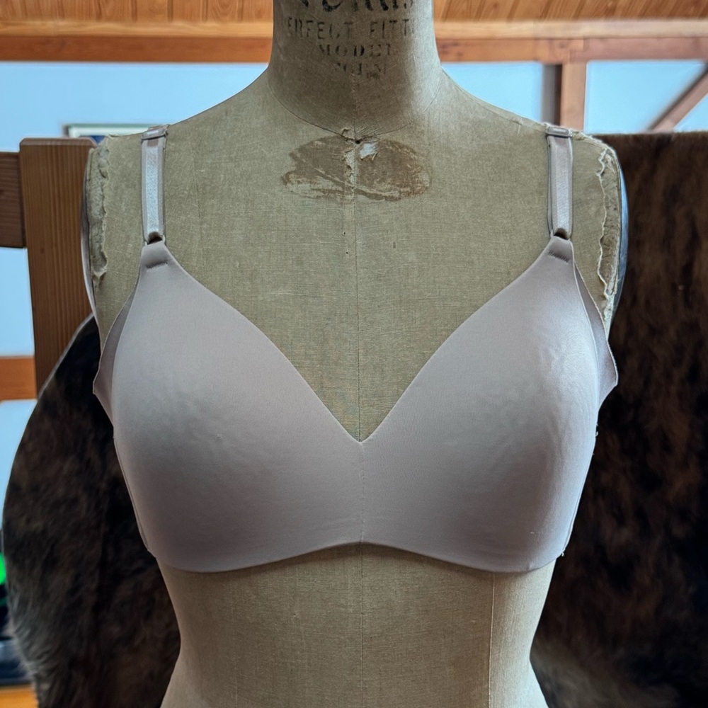 Warner’s No Side Effects Wireless Bras 36B Nude Lot of 2 Gently Worn - Picture 2 of 4